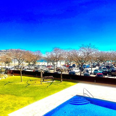 Beautiful Apartment 75M2 With View At The Beach, Pool, Parking Roses Kültér fotó
