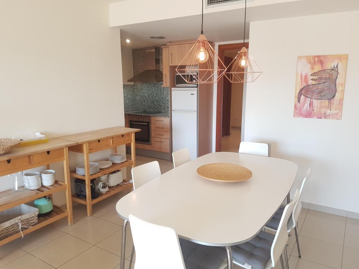 Beautiful Apartment 75M2 With View At The Beach, Pool, Parking Roses Kültér fotó