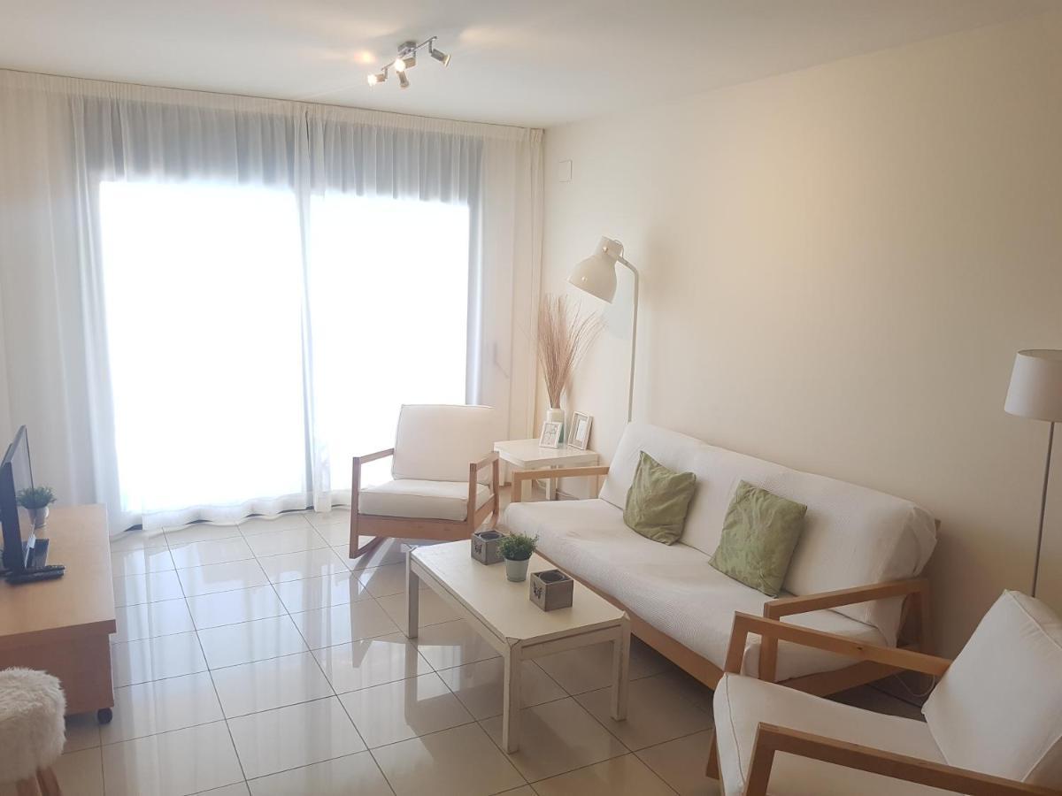 Beautiful Apartment 75M2 With View At The Beach, Pool, Parking Roses Kültér fotó