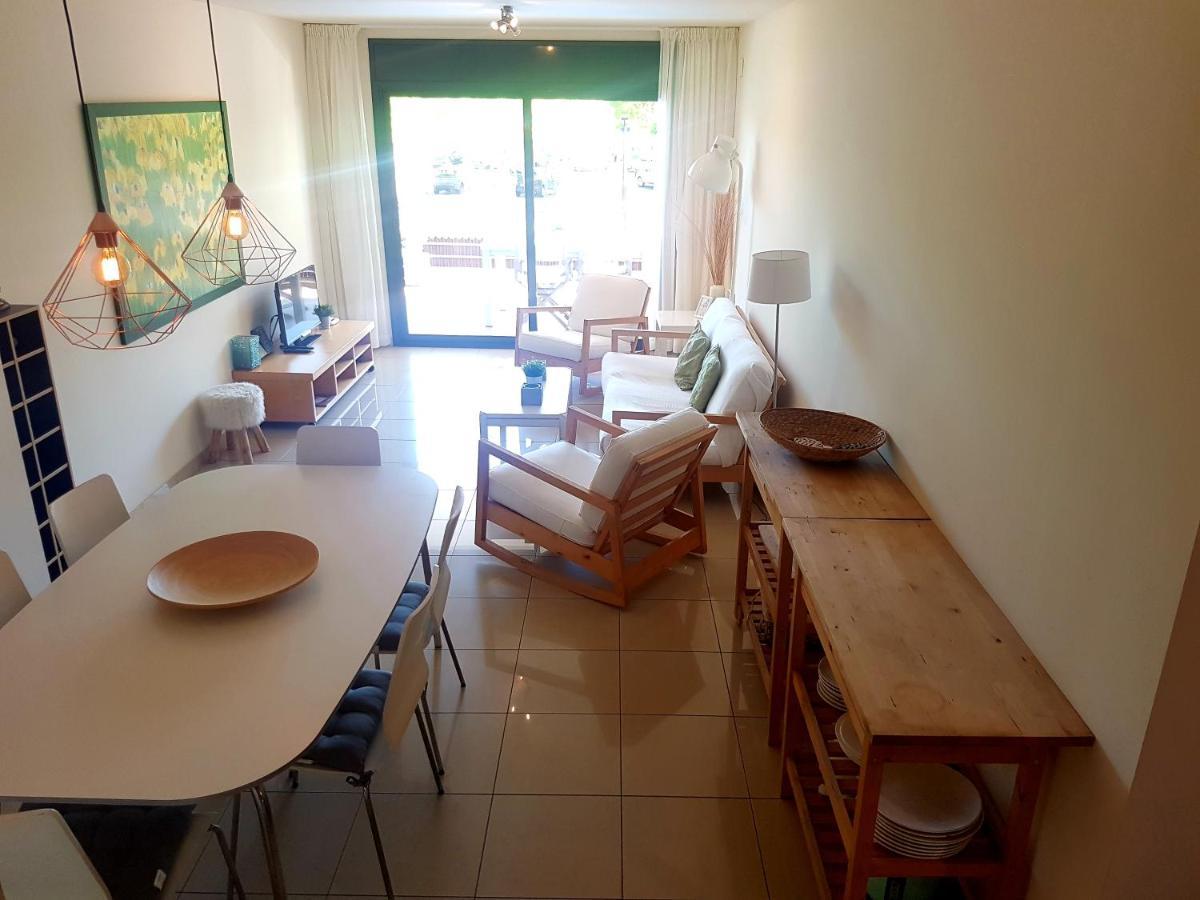 Beautiful Apartment 75M2 With View At The Beach, Pool, Parking Roses Kültér fotó