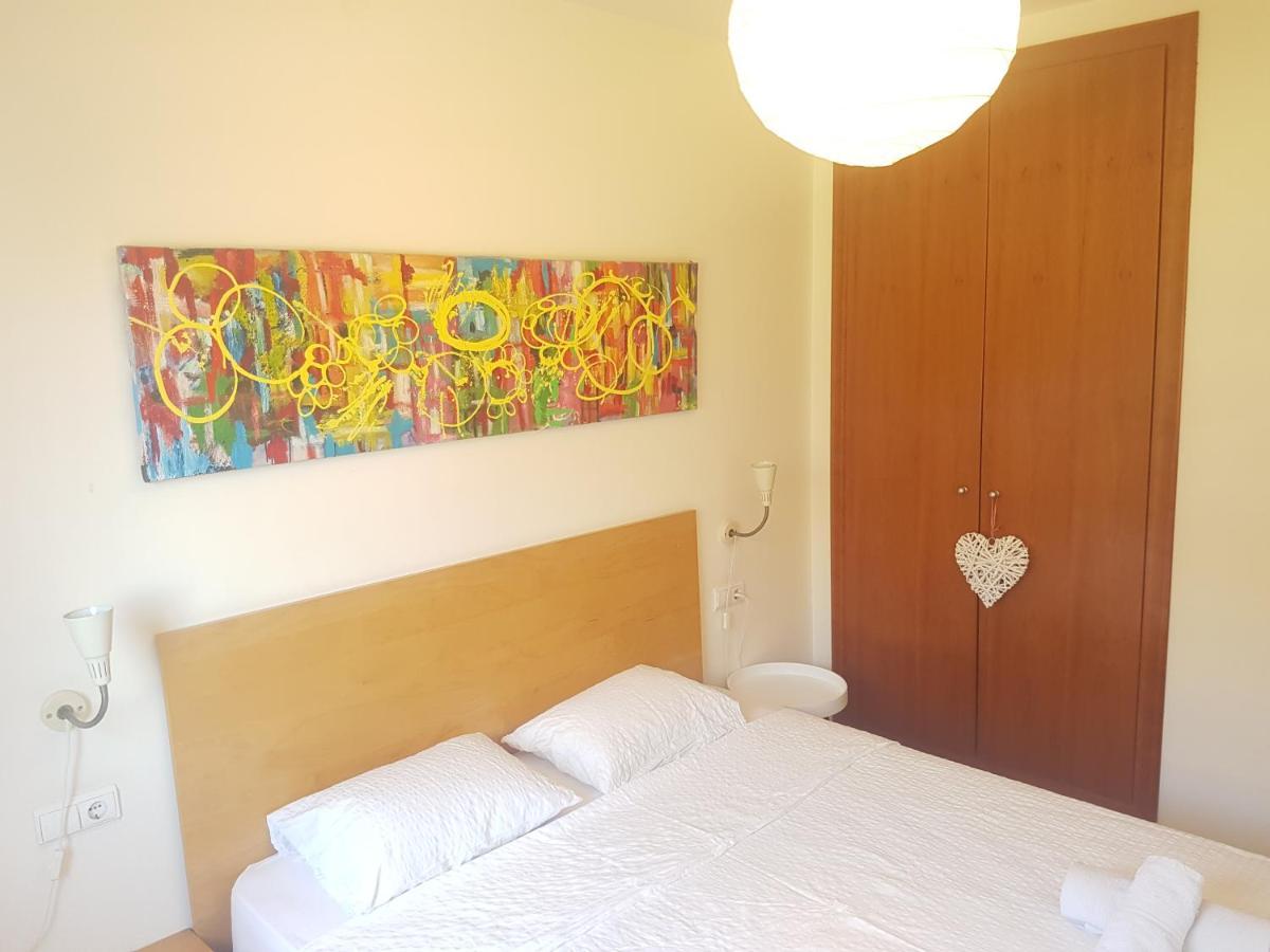 Beautiful Apartment 75M2 With View At The Beach, Pool, Parking Roses Kültér fotó