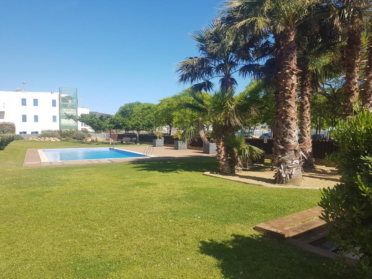 Beautiful Apartment 75M2 With View At The Beach, Pool, Parking Roses Kültér fotó