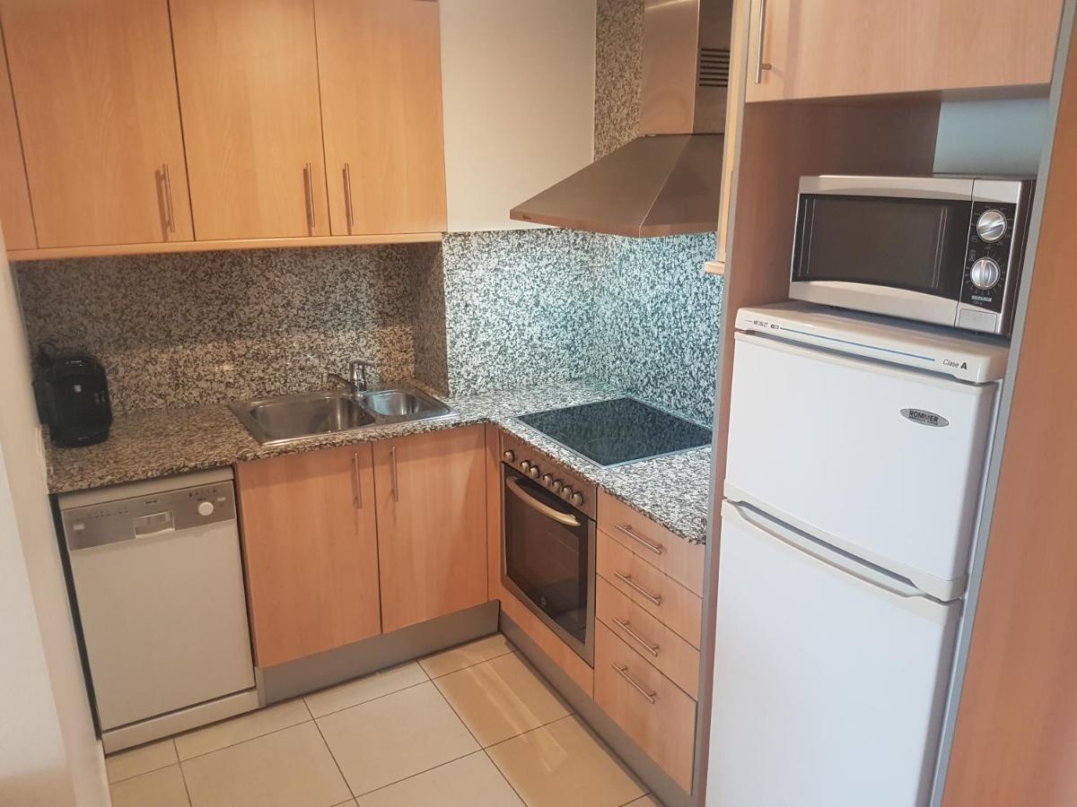 Beautiful Apartment 75M2 With View At The Beach, Pool, Parking Roses Kültér fotó